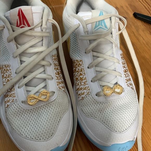 Barley used Nike basketball shoes, no oder and multi colored - Picture 4 of 4